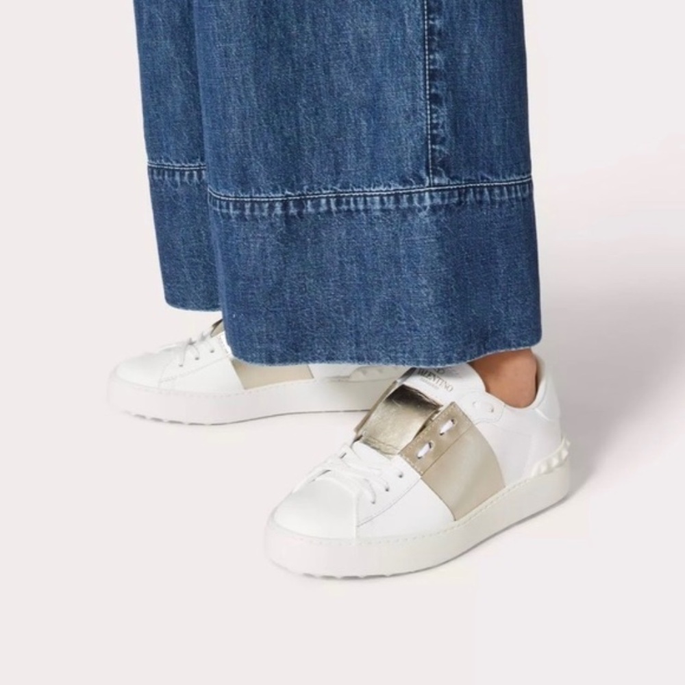 Valentino Garavani White / Gold Sneakers (EU 38)